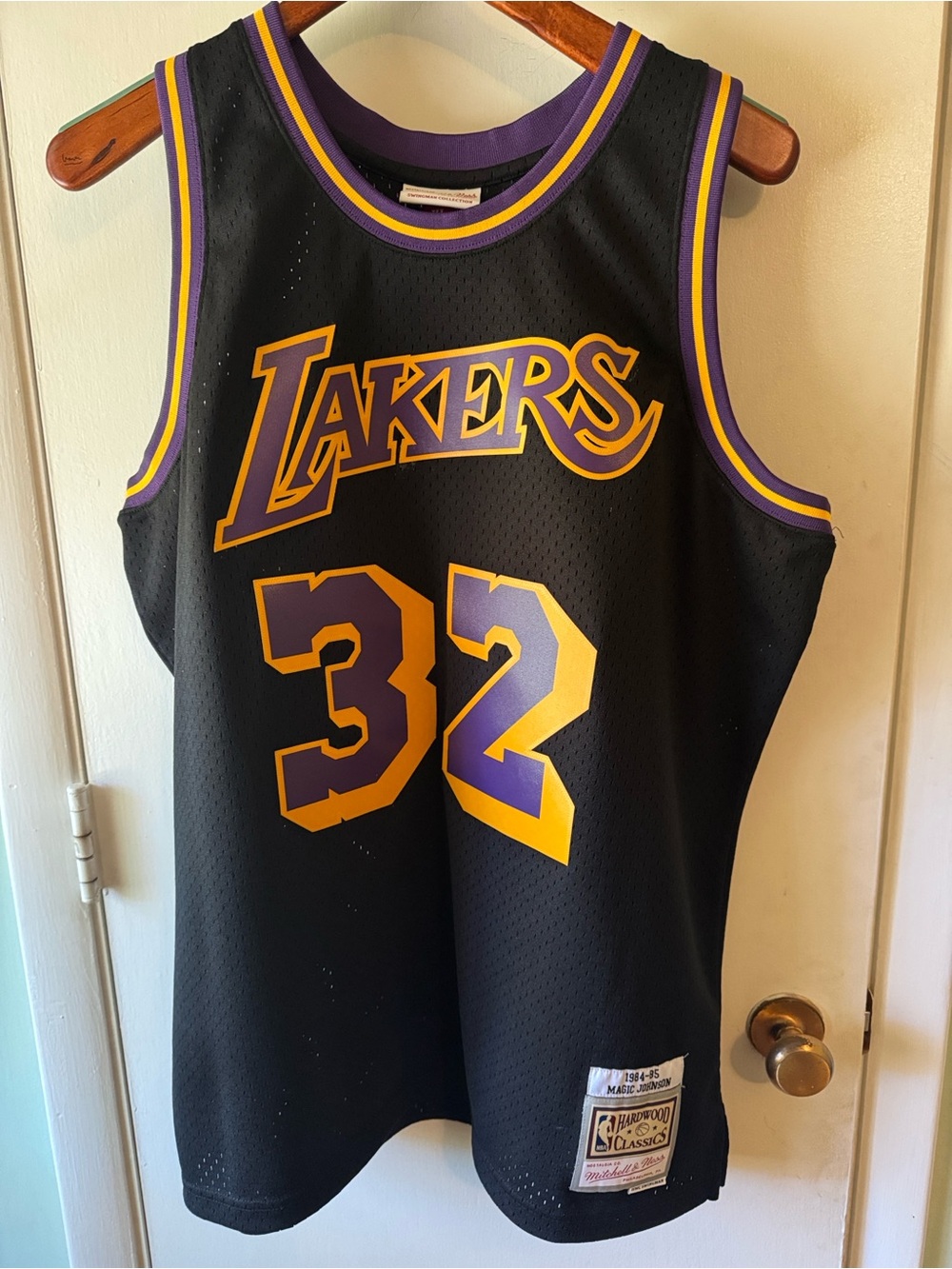 Men's Magic Johnson Black Los Angeles Lakers 1984/85 Hardwood Classics Swingman